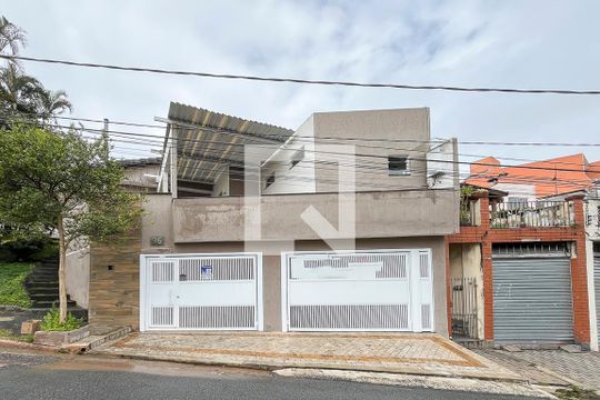 Fachada + plaquinha de casa à venda com 3 quartos, 207m² em Olímpico, São Caetano do Sul