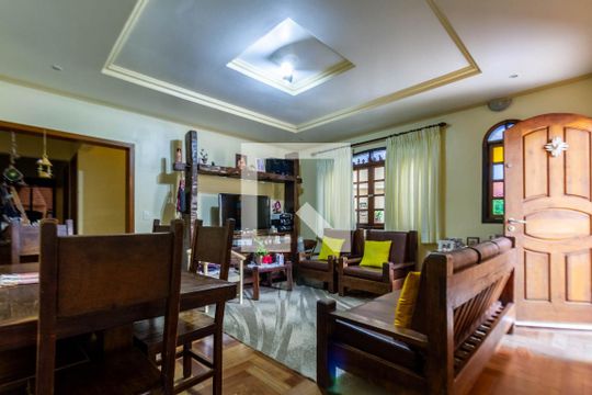 Casa à venda com 4 quartos, 146m² em Jardim Santa Josefina, São Paulo