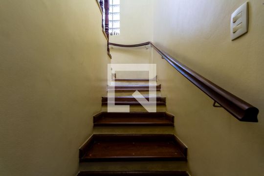 Escada de casa à venda com 4 quartos, 146m² em Jardim Santa Josefina, São Paulo
