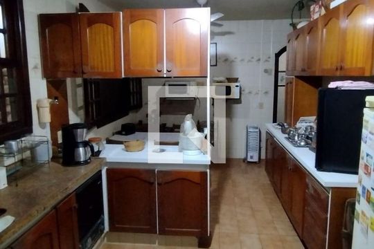 Casa à venda com 4 quartos, 190m² em São Francisco, Niterói