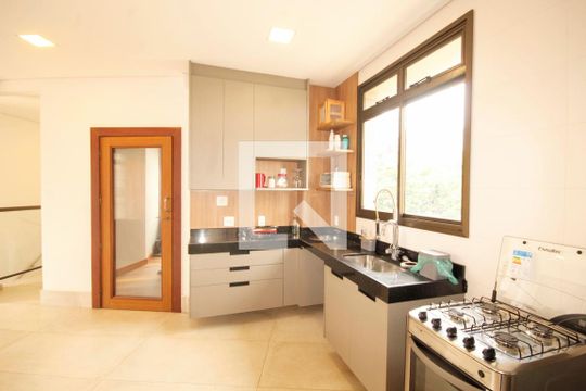 Cozinha de apartamento à venda com 3 quartos, 160m² em Serra, Belo Horizonte