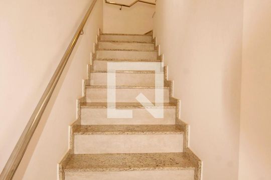 Escada de apartamento à venda com 3 quartos, 160m² em Serra, Belo Horizonte