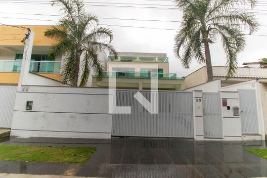 Fachada de casa à venda com 6 quartos, 600m² em Itaipu, Niterói