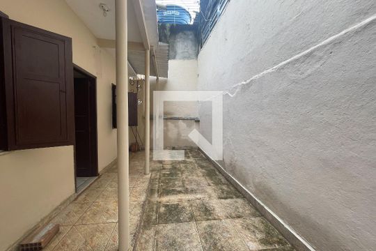 Varanda de casa para alugar com 1 quarto, 45m² em Jardim Vinte E Cinco de Agosto, Duque de Caxias