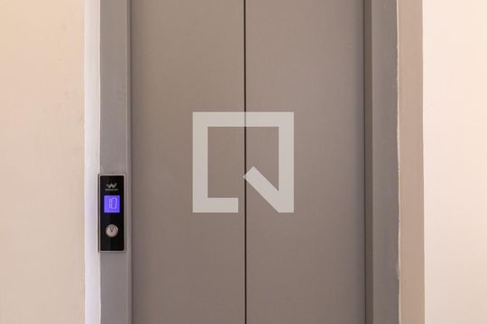 Elevador de apartamento para alugar com 2 quartos, 44m² em Jardim Eliane, São Paulo