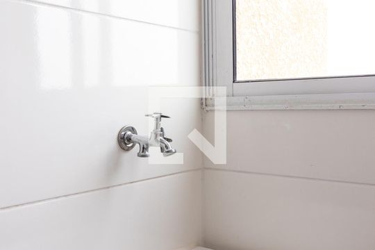 Área de Serviço de apartamento para alugar com 2 quartos, 44m² em Jardim Eliane, São Paulo