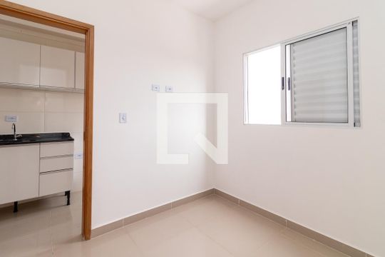 Quarto 2 de apartamento para alugar com 2 quartos, 44m² em Jardim Eliane, São Paulo
