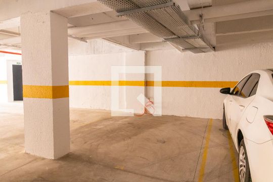 Garagem de apartamento para alugar com 2 quartos, 44m² em Jardim Eliane, São Paulo