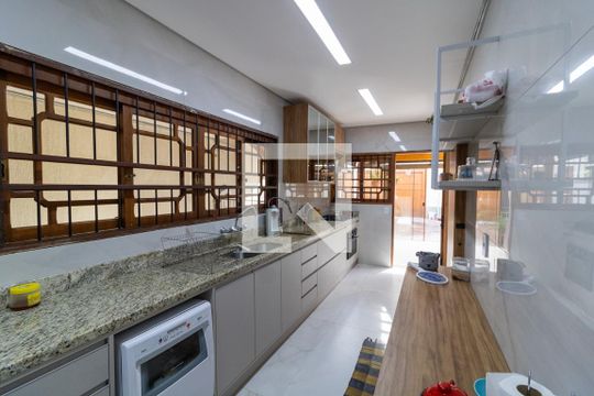 Cozinha de casa à venda com 3 quartos, 375m² em Guarujá, Porto Alegre