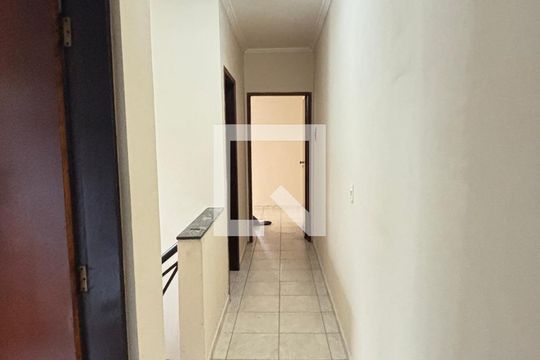 Corredor de casa à venda com 3 quartos, 130m² em Vila Príncipe de Gales, Santo André
