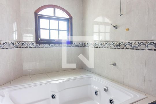 Banheiro da Suíte de casa à venda com 3 quartos, 230m² em Santo Antônio, Osasco