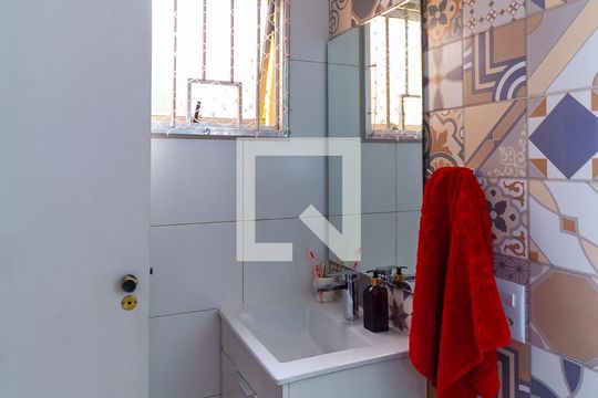 Banheiro de apartamento à venda com 2 quartos, 52m² em Sítio Pinheirinho, São Paulo