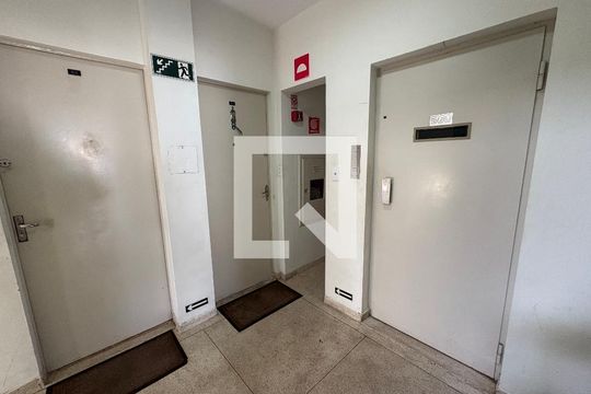 Área comum - Hall dos apartamentos de apartamento para alugar com 2 quartos, 76m² em Anhangabaú, Jundiaí