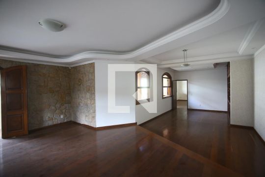 Casa para alugar com 4 quartos, 720m² em Barreiro, Belo Horizonte