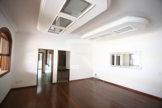 Sala de casa para alugar com 4 quartos, 720m² em Barreiro, Belo Horizonte