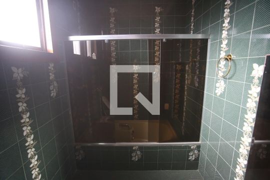 Banheiro Suíte 2 de casa para alugar com 4 quartos, 720m² em Barreiro, Belo Horizonte