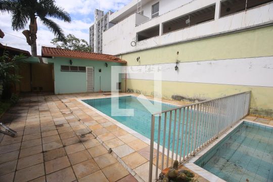 Área comum de casa para alugar com 4 quartos, 720m² em Barreiro, Belo Horizonte