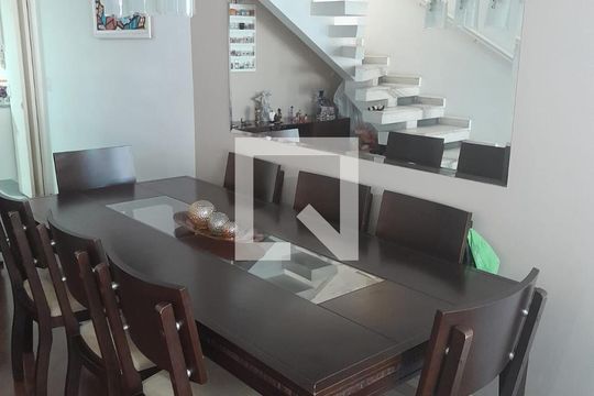 Sala de casa à venda com 4 quartos, 210m² em Vila Invernada, São Paulo