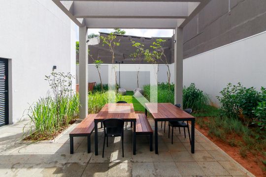 Área comum - Churrasqueira de kitnet/studio para alugar com 0 quarto, 25m² em Jardim das Acacias, São Paulo