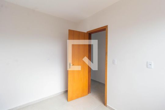 Quarto 2 de casa à venda com 2 quartos, 50m² em Olaria, Canoas