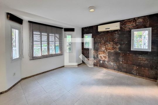 Sala de casa de condomínio à venda com 3 quartos, 337m² em Badu, Niterói
