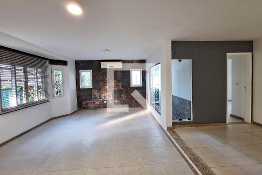 Sala de casa de condomínio à venda com 3 quartos, 337m² em Badu, Niterói