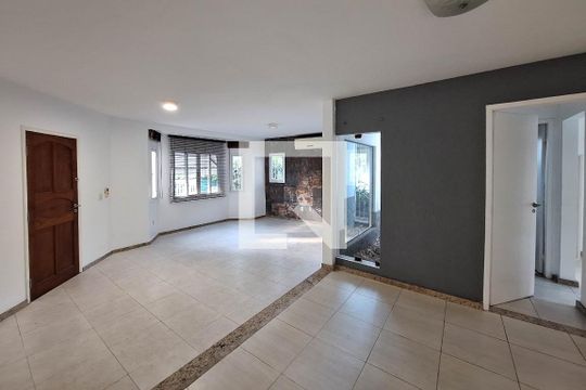 Sala de casa de condomínio à venda com 3 quartos, 337m² em Badu, Niterói