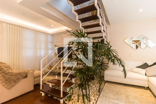 Sala  de casa para alugar com 3 quartos, 300m² em Alto Ipiranga, Mogi das Cruzes