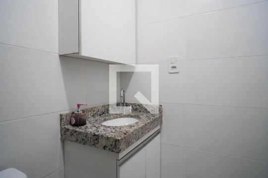 Banheiro de apartamento à venda com 2 quartos, 35m² em Vila Guilhermina, São Paulo