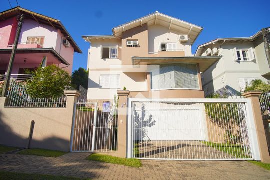 Fachada de casa à venda com 3 quartos, 200m² em Operário, Novo Hamburgo