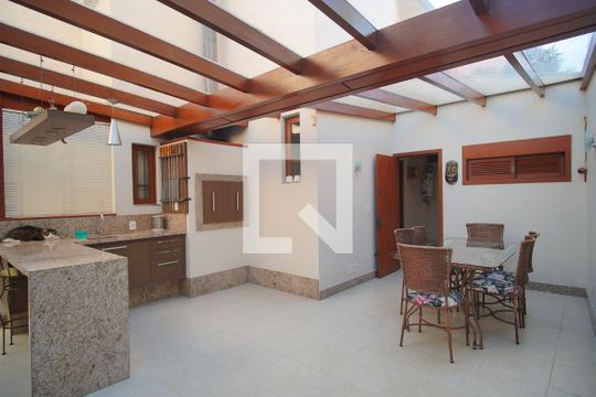 Espaço Gourmet de casa à venda com 3 quartos, 200m² em Operário, Novo Hamburgo