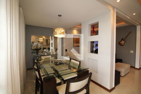 Sala 1 de casa de condomínio à venda com 4 quartos, 370m² em Taquara, Rio de Janeiro