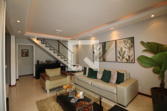 Sala 1 de casa de condomínio à venda com 4 quartos, 370m² em Taquara, Rio de Janeiro