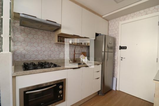 Cozinha de apartamento para alugar com 1 quarto, 26m² em Vila Ema, São Paulo