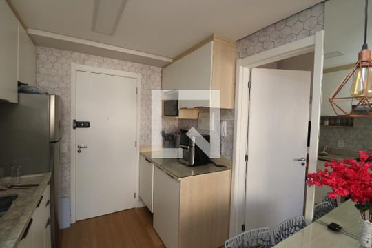Cozinha de apartamento para alugar com 1 quarto, 26m² em Vila Ema, São Paulo
