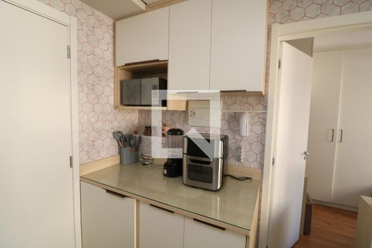 Cozinha de apartamento para alugar com 1 quarto, 26m² em Vila Ema, São Paulo