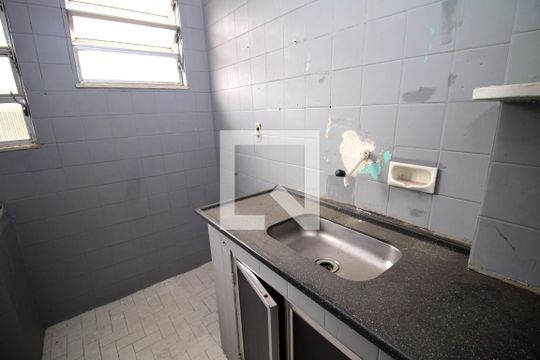 Cozinha de apartamento à venda com 1 quarto, 55m² em Parada de Lucas, Rio de Janeiro