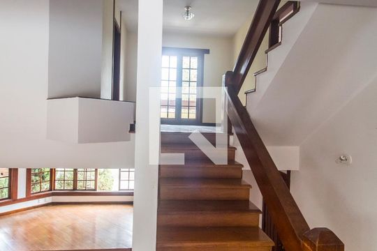Escada de casa de condomínio à venda com 4 quartos, 380m² em Residencial Seis (alphaville), Santana de Parnaíba