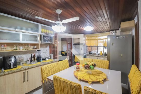 Cozinha de casa à venda com 3 quartos, 120m² em Feitoria, São Leopoldo