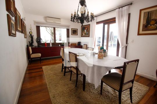 Sala de casa para alugar com 3 quartos, 800m² em Jardim Leonor, São Paulo