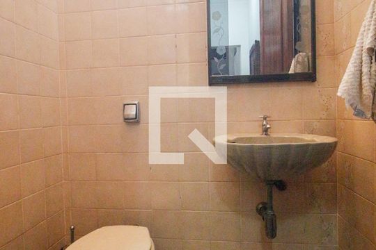 Lavabo 2 de casa para alugar com 3 quartos, 800m² em Jardim Leonor, São Paulo
