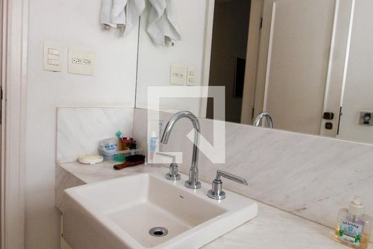Banheiro da Suíte 2 de casa para alugar com 3 quartos, 800m² em Jardim Leonor, São Paulo
