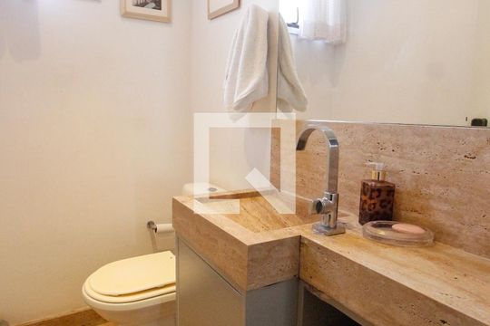 Lavabo 1 de casa para alugar com 3 quartos, 800m² em Jardim Leonor, São Paulo