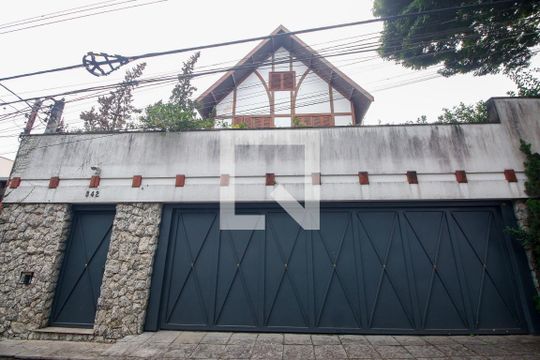 Fachada de casa para alugar com 3 quartos, 800m² em Jardim Leonor, São Paulo