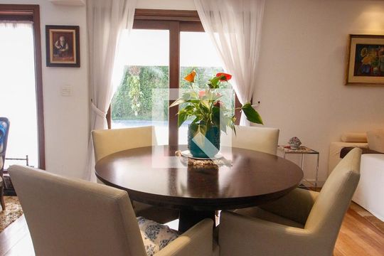 Sala de casa para alugar com 3 quartos, 800m² em Jardim Leonor, São Paulo
