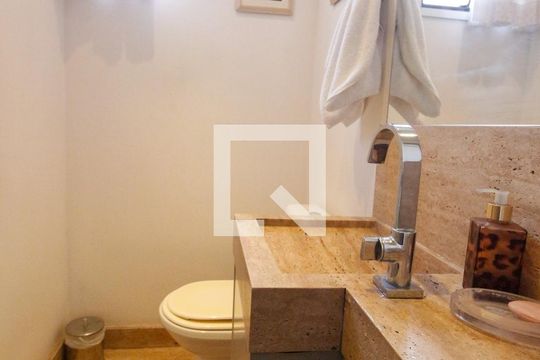 Lavabo 1 de casa para alugar com 3 quartos, 800m² em Jardim Leonor, São Paulo