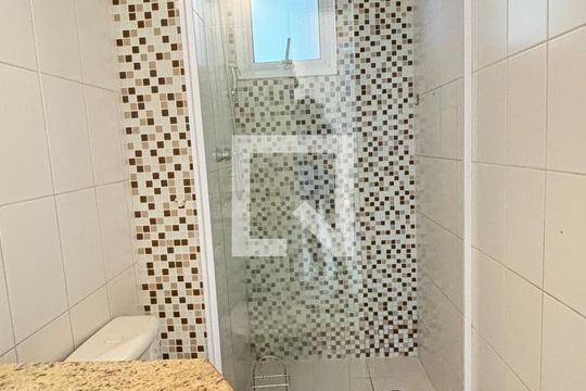 Banheiro de apartamento para alugar com 3 quartos, 78m² em Campestre, Santo André