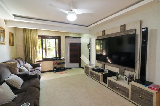 Sala de casa à venda com 4 quartos, 400m² em Medianeira, Porto Alegre