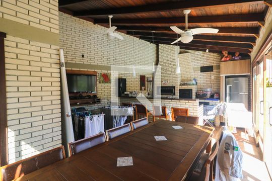 Varanda gourmet de casa à venda com 4 quartos, 400m² em Medianeira, Porto Alegre