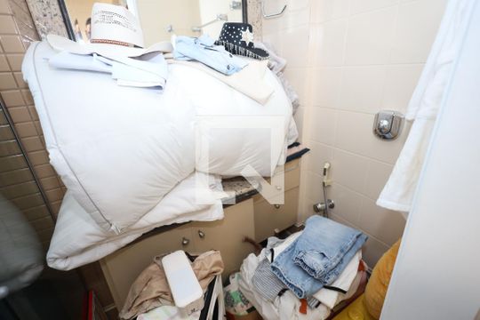 Banheiro da Suíte 3 de apartamento para alugar com 3 quartos, 100m² em Setor Bueno, Goiânia